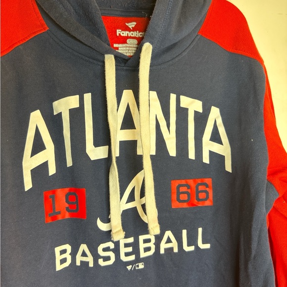 Red‎ and navy Men’s Atlanta Braves hoodie - Picture 2 of 3
